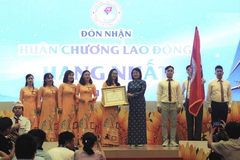 Trường tiểu học 100 năm tuổi nhận Huân chương Lao động hạng nhất - Ảnh 1. Trường tiểu học 100 năm tuổi nhận Huân chương Lao động hạng nhất - Ảnh 1.