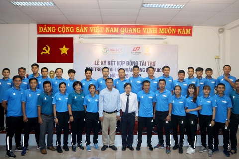 Trọng tài TP.HCM được tài trợ trang phục hơn 200 triệu đồng - Ảnh 3. Trọng tài TP.HCM được tài trợ trang phục hơn 200 triệu đồng - Ảnh 3.