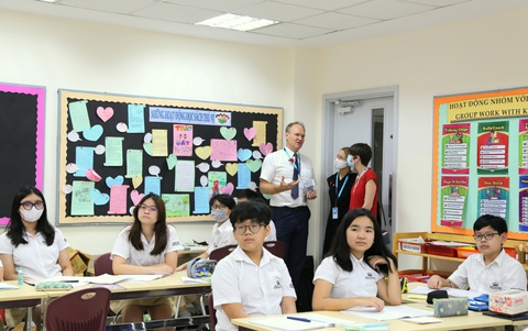 Tổng lãnh sự Vương quốc Anh ghé thăm Trường Quốc Tế Anh Việt BVIS TP.HCM - Ảnh 3. Tổng lãnh sự Vương quốc Anh ghé thăm Trường Quốc Tế Anh Việt BVIS TP.HCM - Ảnh 3.