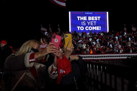 Vì sao ông Trump thu hút đám đông ủng hộ hơn ông Biden? - Ảnh 4. Vì sao ông Trump thu hút đám đông ủng hộ hơn ông Biden? - Ảnh 4.