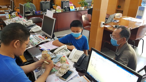 Hỗ trợ 7.000m2 tôn cùng Tuổi Trẻ dựng lại mái trường, mái nhà vùng bão lũ - Ảnh 3. Hỗ trợ 7.000m2 tôn cùng Tuổi Trẻ dựng lại mái trường, mái nhà vùng bão lũ - Ảnh 3.