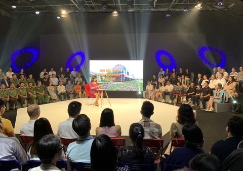 Như chưa hề có cuộc chia ly: Xúc động cuộc đoàn tụ sau 10 năm tìm kiếm - Ảnh 1. Như chưa hề có cuộc chia ly: Xúc động cuộc đoàn tụ sau 10 năm tìm kiếm - Ảnh 1.