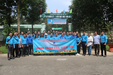 Ráng cai nghiện nhen con, rồi về phụ mẹ buôn bán nuôi con - Ảnh 1. Ráng cai nghiện nhen con, rồi về phụ mẹ buôn bán nuôi con - Ảnh 1.