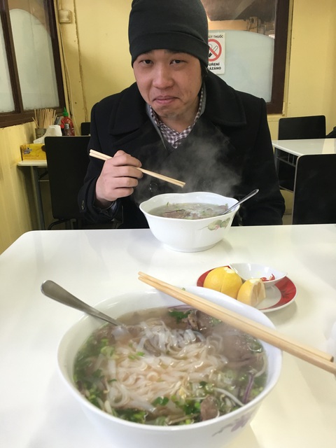 Ăn phở Việt giữa trời Âu: Quán nào Tây đông thì đừng vào! - Ảnh 3. Ăn phở Việt giữa trời Âu: Quán nào Tây đông thì đừng vào! - Ảnh 3.