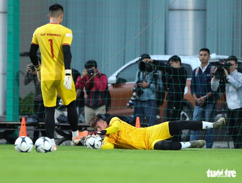 Cày ải ở V-League, cầu thủ U22 Việt Nam gặp khó trong ngày đầu tập luyện - Ảnh 6. Cày ải ở V-League, cầu thủ U22 Việt Nam gặp khó trong ngày đầu tập luyện - Ảnh 6.