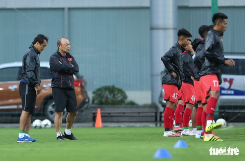 Cày ải ở V-League, cầu thủ U22 Việt Nam gặp khó trong ngày đầu tập luyện - Ảnh 1. Cày ải ở V-League, cầu thủ U22 Việt Nam gặp khó trong ngày đầu tập luyện - Ảnh 1.