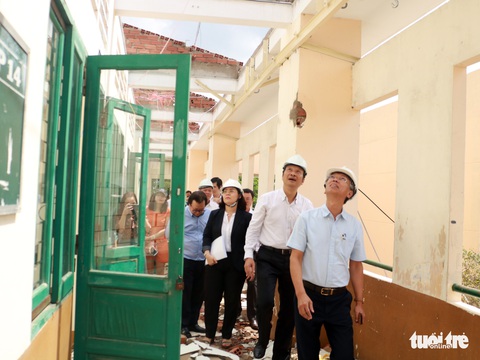 Học sinh Trường THPT Bình Phú quận 6 sẽ học tạm nơi khác tới hết năm học - Ảnh 2. Học sinh Trường THPT Bình Phú quận 6 sẽ học tạm nơi khác tới hết năm học - Ảnh 2.