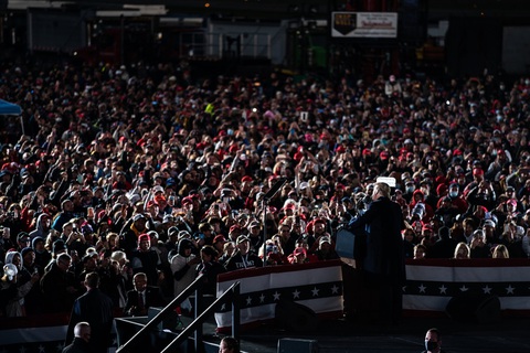 Vì sao ông Trump thu hút đám đông ủng hộ hơn ông Biden? - Ảnh 1. Vì sao ông Trump thu hút đám đông ủng hộ hơn ông Biden? - Ảnh 1.
