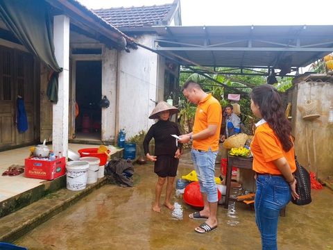 Nhân viên và tư vấn FWD chung tay đóng góp vì miền Trung - Ảnh 1. Nhân viên và tư vấn FWD chung tay đóng góp vì miền Trung - Ảnh 1.
