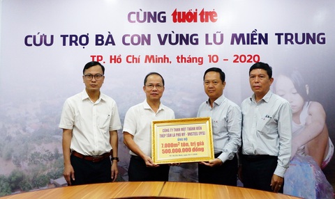 Hỗ trợ 7.000m2 tôn cùng Tuổi Trẻ dựng lại mái trường, mái nhà vùng bão lũ - Ảnh 1. Hỗ trợ 7.000m2 tôn cùng Tuổi Trẻ dựng lại mái trường, mái nhà vùng bão lũ - Ảnh 1.