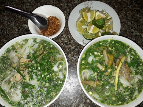 Phở nào ngon bằng phở rong phở ruổi của những kẻ lãng du? - Ảnh 1. Phở nào ngon bằng phở rong phở ruổi của những kẻ lãng du? - Ảnh 1.