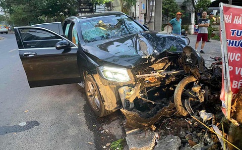 Nữ tiếp viên hàng không bị xe Mercedes tông: Bên gây tai nạn chưa một lời thăm hỏi - Ảnh 1. Nữ tiếp viên hàng không bị xe Mercedes tông: Bên gây tai nạn chưa một lời thăm hỏi - Ảnh 1.