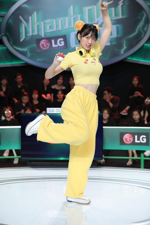 Sao TikTok lên game show: Kém duyên và phản cảm - Ảnh 3. Sao TikTok lên game show: Kém duyên và phản cảm - Ảnh 3.