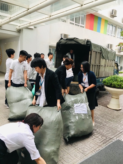 Món quà 20-11 chia sẻ với thầy cô giáo vùng lũ - Ảnh 2. Món quà 20-11 chia sẻ với thầy cô giáo vùng lũ - Ảnh 2.