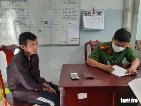 Cô giáo đi dự lễ 20-11 bị thanh niên nghiện ma túy cướp giật túi xách trên đường - Ảnh 1. Cô giáo đi dự lễ 20-11 bị thanh niên nghiện ma túy cướp giật túi xách trên đường - Ảnh 1.