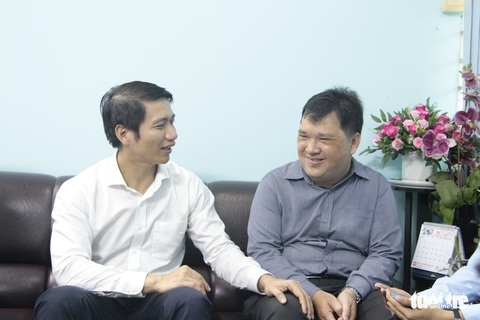 Ngày làm tổng phụ trách Đội, tối làm bảo vệ nuôi chị gái mắc bệnh nan y - Ảnh 3. Ngày làm tổng phụ trách Đội, tối làm bảo vệ nuôi chị gái mắc bệnh nan y - Ảnh 3.