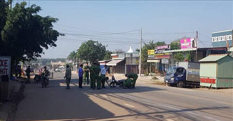 Thực nghiệm điều tra lại vụ án bị cáo uống thuốc trừ sâu, nhảy lầu chết - Ảnh 1. Thực nghiệm điều tra lại vụ án bị cáo uống thuốc trừ sâu, nhảy lầu chết - Ảnh 1.