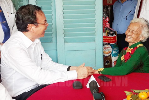 Bí thư Nguyễn Văn Nên thăm các Mẹ Việt Nam anh hùng tại huyện Củ Chi - Ảnh 1. Bí thư Nguyễn Văn Nên thăm các Mẹ Việt Nam anh hùng tại huyện Củ Chi - Ảnh 1.