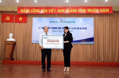 Công ty Rohto-Mentholatum (Việt Nam) trao nhiều học bổng vì cộng đồng - Ảnh 2. Công ty Rohto-Mentholatum (Việt Nam) trao nhiều học bổng vì cộng đồng - Ảnh 2.