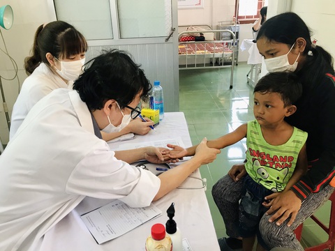 Trung ương Đoàn tặng 100 máy lọc nước cho người dân vùng lũ Quảng Bình - Ảnh 2. Trung ương Đoàn tặng 100 máy lọc nước cho người dân vùng lũ Quảng Bình - Ảnh 2.
