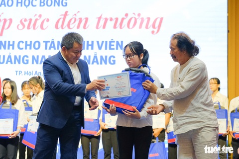 Tiếp sức 150 tân sinh viên nghèo Quảng Nam - Đà Nẵng đến trường - Ảnh 5. Tiếp sức 150 tân sinh viên nghèo Quảng Nam - Đà Nẵng đến trường - Ảnh 5.
