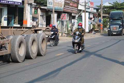 Lo ngại khi đề xuất bỏ khung giờ cấm xe tải trên đường tử thần Nguyễn Duy Trinh - Ảnh 1. Lo ngại khi đề xuất bỏ khung giờ cấm xe tải trên đường tử thần Nguyễn Duy Trinh - Ảnh 1.