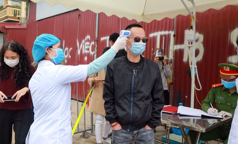 Việt Nam thêm 5 ca mắc COVID-19, có 1 người là tiếp viên hàng không - Ảnh 1. Việt Nam thêm 5 ca mắc COVID-19, có 1 người là tiếp viên hàng không - Ảnh 1.
