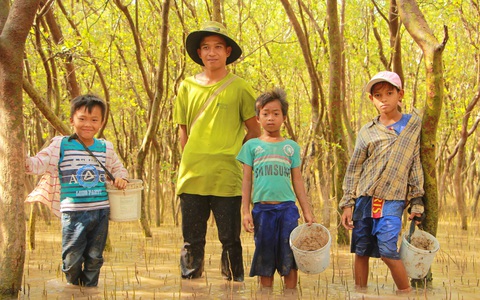 Xóm phiêu bạt nghĩa tình - Ảnh 1. Xóm phiêu bạt nghĩa tình - Ảnh 1.