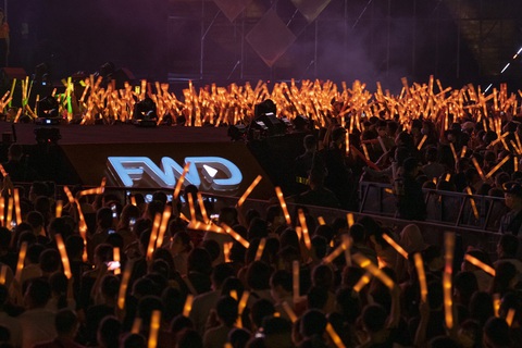 Tóc Tiên, Jack, Karik, Dế Choắt… ‘bùng cháy’ trong đêm nhạc FWD Music Tour - Ảnh 2. Tóc Tiên, Jack, Karik, Dế Choắt… ‘bùng cháy’ trong đêm nhạc FWD Music Tour - Ảnh 2.
