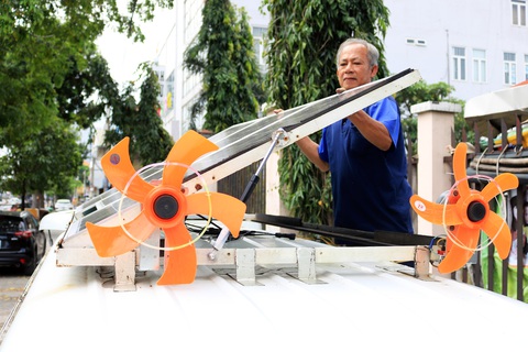 Ôtô ‘rađa’ cho sạc pin miễn phí kiêm xe cấp cứu cho người đi đường - Ảnh 6. Ôtô ‘rađa’ cho sạc pin miễn phí kiêm xe cấp cứu cho người đi đường - Ảnh 6.