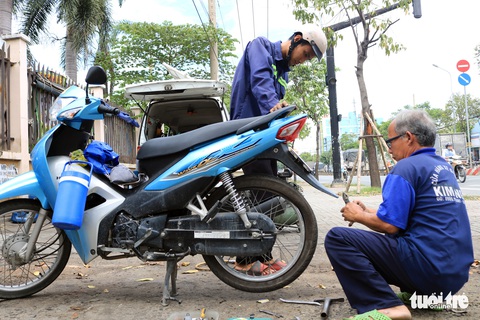 Ôtô ‘rađa’ cho sạc pin miễn phí kiêm xe cấp cứu cho người đi đường - Ảnh 2. Ôtô ‘rađa’ cho sạc pin miễn phí kiêm xe cấp cứu cho người đi đường - Ảnh 2.