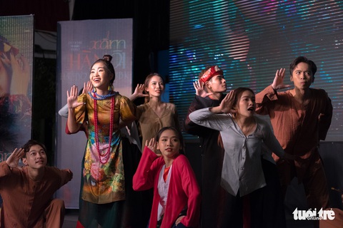 Xẩm, EDM và rap hội tụ trong MV Xẩm Hà Nội - Ảnh 4. Xẩm, EDM và rap hội tụ trong MV Xẩm Hà Nội - Ảnh 4.