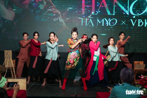 Xẩm, EDM và rap hội tụ trong MV Xẩm Hà Nội - Ảnh 1. Xẩm, EDM và rap hội tụ trong MV Xẩm Hà Nội - Ảnh 1.