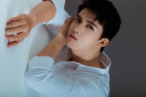 Phim 18+ Chồng người ta: Bi kịch người đồng tính bị ép lấy vợ, sinh con - Ảnh 2. Phim 18+ Chồng người ta: Bi kịch người đồng tính bị ép lấy vợ, sinh con - Ảnh 2.