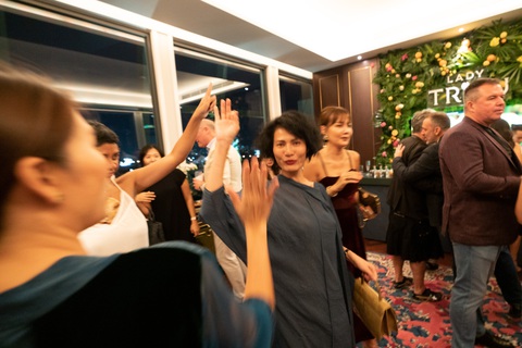Nhà thiết kế Li Lam: Thời trang liên quan đến nội tâm nhiều hơn những gì hào nhoáng bên ngoài - Ảnh 12. Nhà thiết kế Li Lam: Thời trang liên quan đến nội tâm nhiều hơn những gì hào nhoáng bên ngoài - Ảnh 12.