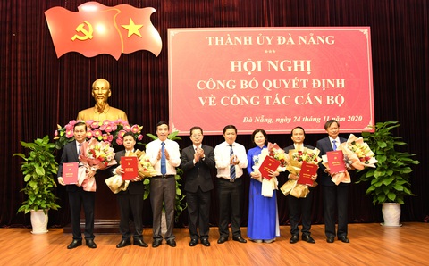 6 ủy viên Ban thường vụ Thành ủy Đà Nẵng nhận nhiệm vụ mới - Ảnh 1. 6 ủy viên Ban thường vụ Thành ủy Đà Nẵng nhận nhiệm vụ mới - Ảnh 1.