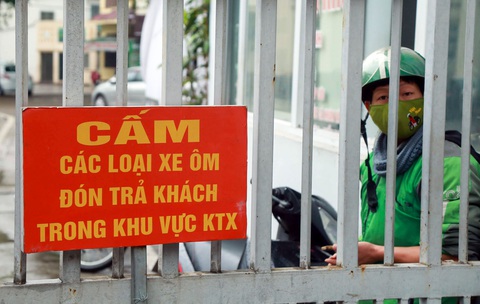 Thêm 4 bệnh nhân COVID-19 mới, lo ngại dịch tái xuất trong cộng đồng - Ảnh 1. Thêm 4 bệnh nhân COVID-19 mới, lo ngại dịch tái xuất trong cộng đồng - Ảnh 1.