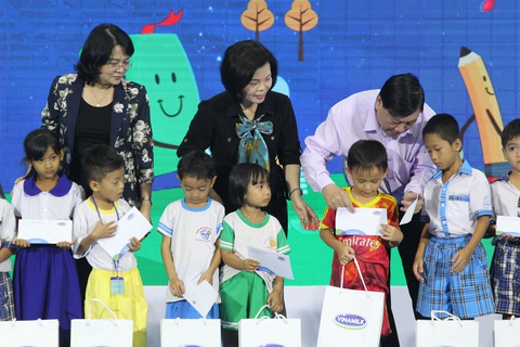 Nhìn lại một năm triển khai chương trình sữa học đường tại Vĩnh Long - Ảnh 1. Nhìn lại một năm triển khai chương trình sữa học đường tại Vĩnh Long - Ảnh 1.