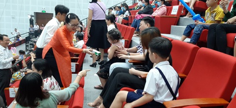 Nhìn lại một năm triển khai chương trình sữa học đường tại Vĩnh Long - Ảnh 3. Nhìn lại một năm triển khai chương trình sữa học đường tại Vĩnh Long - Ảnh 3.