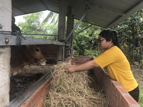 Ngặt nghèo mưu sinh từ nhỏ nuôi ước mơ đến giảng đường - Ảnh 3. Ngặt nghèo mưu sinh từ nhỏ nuôi ước mơ đến giảng đường - Ảnh 3.