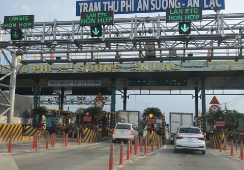 TP.HCM kiến nghị sớm có quy định buộc ôtô dán thẻ thu phí không dừng - Ảnh 1. TP.HCM kiến nghị sớm có quy định buộc ôtô dán thẻ thu phí không dừng - Ảnh 1.