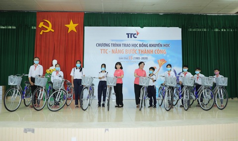 35 năm học bổng khuyến học TTC - nâng bước thành công - Ảnh 3. 35 năm học bổng khuyến học TTC - nâng bước thành công - Ảnh 3.
