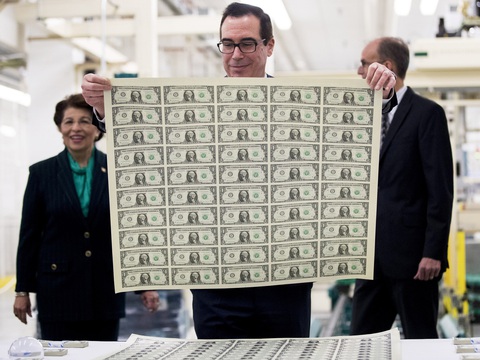Chính quyền ông Trump giam 455 tỉ USD, gây khó cho ông Biden? - Ảnh 1. Chính quyền ông Trump giam 455 tỉ USD, gây khó cho ông Biden? - Ảnh 1.