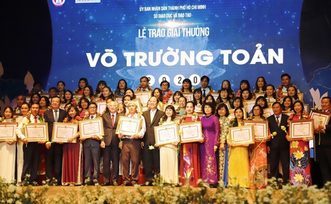 Anh đạp xích lô vào đại học năm 40 tuổi nhận giải thưởng Võ Trường Toản - Ảnh 4. Anh đạp xích lô vào đại học năm 40 tuổi nhận giải thưởng Võ Trường Toản - Ảnh 4.