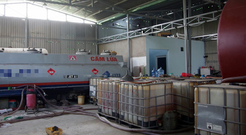 Khởi tố vụ án làm xăng giả Trịnh Sướng thứ hai - Ảnh 1. Khởi tố vụ án làm xăng giả Trịnh Sướng thứ hai - Ảnh 1.