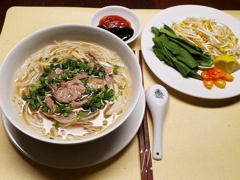 Thư từ Michigan: Mùa COVID-19, nấu tô phở hoài hương da diết nhớ quê - Ảnh 1. Thư từ Michigan: Mùa COVID-19, nấu tô phở hoài hương da diết nhớ quê - Ảnh 1.