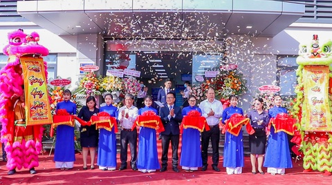 Khai trương Trung tâm Tiêm chủng VNVC Quy Nhơn - Ảnh 1. Khai trương Trung tâm Tiêm chủng VNVC Quy Nhơn - Ảnh 1.
