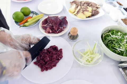 Phở ngon giống như quý ông chọn chiếc áo veston hợp dáng người - Ảnh 11. Phở ngon giống như quý ông chọn chiếc áo veston hợp dáng người - Ảnh 11.