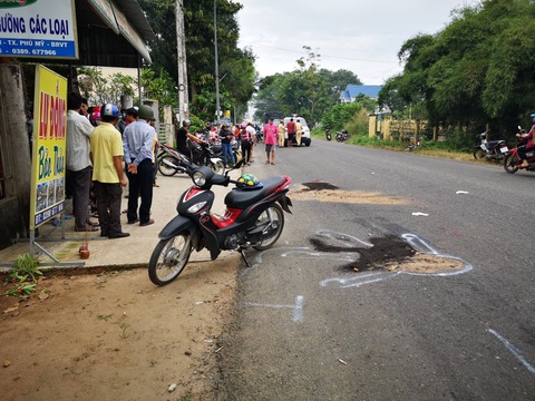 Hai nữ sinh trên đường đến trường bị xe tải cán chết - Ảnh 2. Hai nữ sinh trên đường đến trường bị xe tải cán chết - Ảnh 2.
