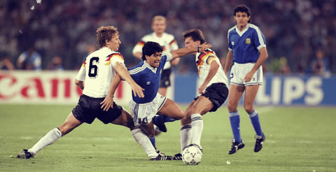 Sự nghiệp vĩ đại của Maradona qua ảnh - Ảnh 14. Sự nghiệp vĩ đại của Maradona qua ảnh - Ảnh 14.